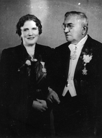Avgusta in Anton Cerar Danilo ob zlati poroki - Ljubljana, 9. 9. 1940
Fotografija je last: SLOGI (SMG).
Neg.: S.XXXIII,38. Sig. 49