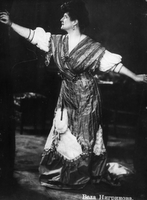 Vela Nigrinova kot Magda - Hermann Sudermann: Dom. Kraljevo srpsko narodno pozorište, Beograd 1898/99.
Fotografija je last: SLOGI (SGM).
Neg.: S.XXXII,2. Sig. 86