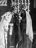 Macbeth - Kralj, Marija Vera - William Shakespeare: Macbeth. SNG Drama Ljubljana, 15. 10. 1926.
Fotografija je last: SLOGI (SGM).
Neg.: S.LXIV, 47; sig. 1486