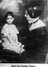 Marija Vera s hčerko - Berlin, 1911-1916. Objavljeno v Tägliche Sonder Beilage des Berliner Lokalzeigers, 29. 11. 1913.
Fotografija je last: AGRFT.
Neg.: S.XXII, 41; sig. 875