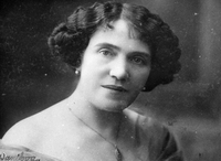 Avgusta Danilova kot Fedora - Victorien Sardou: Fedora, režija: Hinko Nučič, Deželno gledališče v Ljubljani, 8. 12. 1911.
Fotografija je last: SLOGI (SGM).
Neg.: S.XXXII,7, š.n.1038. Sig. 36