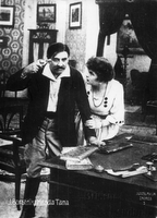 Brišem i sudim ... - Režija: Arnošt Grund, snemalec: Josip Hala.
Produkcija: Jugoslavija film, Zagreb, 1919.
Fotografija je last: Dragutin Mačuka, Zagreb.
Neg.: S.XXXIV, 37. Sig. 131