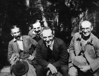 Prijatelji Ivana Levarja - Dr. Milan Dečak, Ljud. Gueller, Viktor Heumer, Ilija O. Bonyhudi. Sljeme, 29. 4. 1917.
Fotografija je last: Liza Levar
Neg.: S.IV, 3, sig. 387