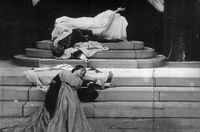 William Shakespeare: Othello - Režija: Osip Šest, scena: Vaclav Skrušny; Othello: Ivan Levar, Emilija: Polonca Juvan, Desdemona: Mihaela Šarič. Drama, 7. 3. 1923
Fotografija je last: SLOGI (SGM)
Objavljeno v: Dokumenti SGM 2/63
Neg.: S.; sig. 500