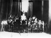 Ivan Levar kot Danton - Georg Büchner: Dantonova smrt. Režija: Osip Šest, scena: Ivan Vavpotič. SNG Drama Ljubljana, 5. 3. 1929
Fotografija je last: SLOGI (SGM)
Neg.: S.X, 61; sig. 514