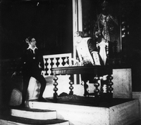 Hamlet - Jan, Levar - William Shakespeare: Hamlet (IV. dej., 2. priz.).
Fotografija je last: SLOGI (SGM).
Neg. S.III, 88; sig. 641