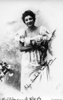 Zofija Borštnik - Zvonarjeva - Zagreb, 1894 - po predstavi Dame s kamelijami A. Dumasa. Fotoportret - 8. 3. 1894.
Fotografija je last: SLOGI (SGM)
Neg.: S. LI, 2; sig. 1085
