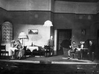 Brez ljubezni - Nablocka, Skrbinšek, ?, Levar - Vladimir Velmar Janković: Brez ljubezni. SNG Drama Ljubljana, 23. 11. 1929.
Fotografija je last: SLOGI (SGM)
Neg.: S. LXIV, 15; sig. 1468
