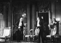 Gorje pametnemu - Peček, Jan, Šarič, Levar - Aleksander Sergejevič Gribojedov: Gorje pametnemu - III. dej. SNG Drama Ljubljana, 28. 12. 1948.
Neg.: S. LXVII, 1; sig. 1686