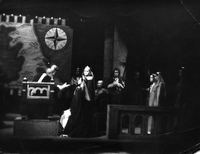 Kralj Lear - Levar, Levar, Danilova - William Shakespeare: Kralj Lear - I. dej., 1. priz. SNG Drama Ljubljana, 4. 11. 1949.
Neg.: S. LXVI, 81; sig. 1700