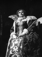Elizabeta Angleška  - Mira Danilova - Ferdinand Bruckner: Elizabeta Angleška. SNG Drama Ljubljana, 25. 3. 1955.
Neg.: S.LXX, 8; sig. 1911