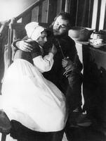 Cvrček za pečjo - Šarič, Cesar - Charles Dickens, Lodovic Francmesnil: Cvrček za pečjo. SNG Drama Ljubljana, 11. 1 . 1930.
Fotografija je last: SLOGI (SGM).
Neg.: S.LXIV, 4; sig. 2096
