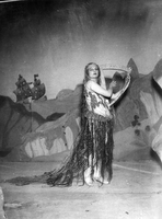 Vihar - Mihaela Šarič kot Ariel - William Shakespeare: Vihar. SNG Drama Ljubljana, 13. 3 . 1930.
Fotografija je last: SLOGI (SGM).
Neg.: S.LXIV, 53; sig. 2099